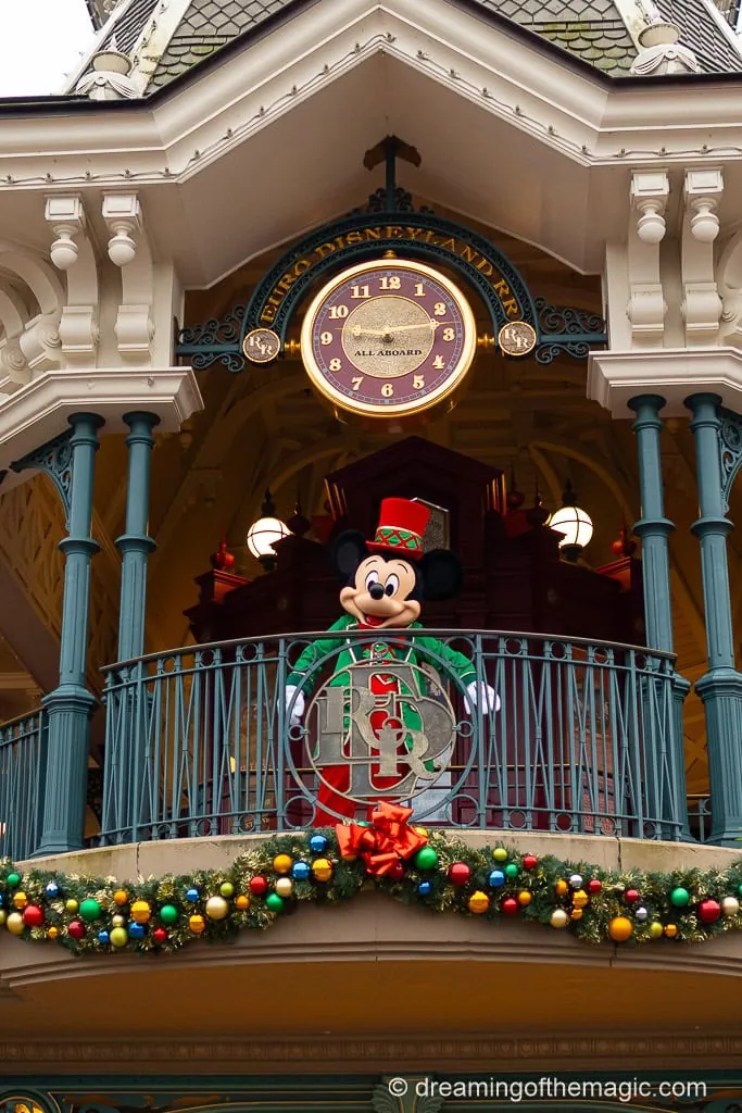 Mickey Mouse waving from the Trin Station at Disneyland Paris