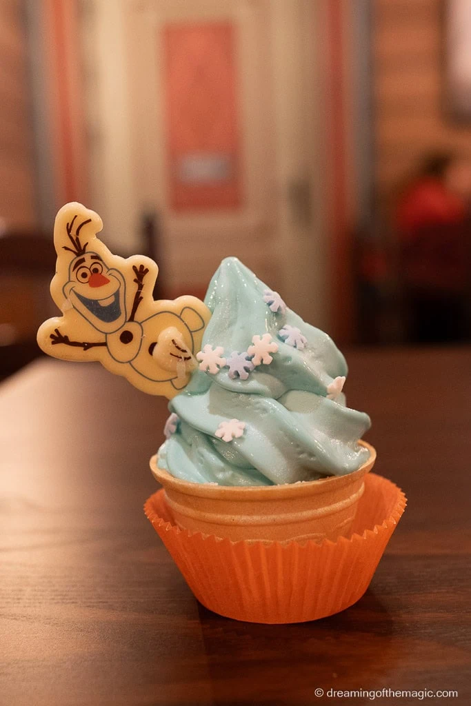 Olaf Ice ream at Nordic Crowns Tavern